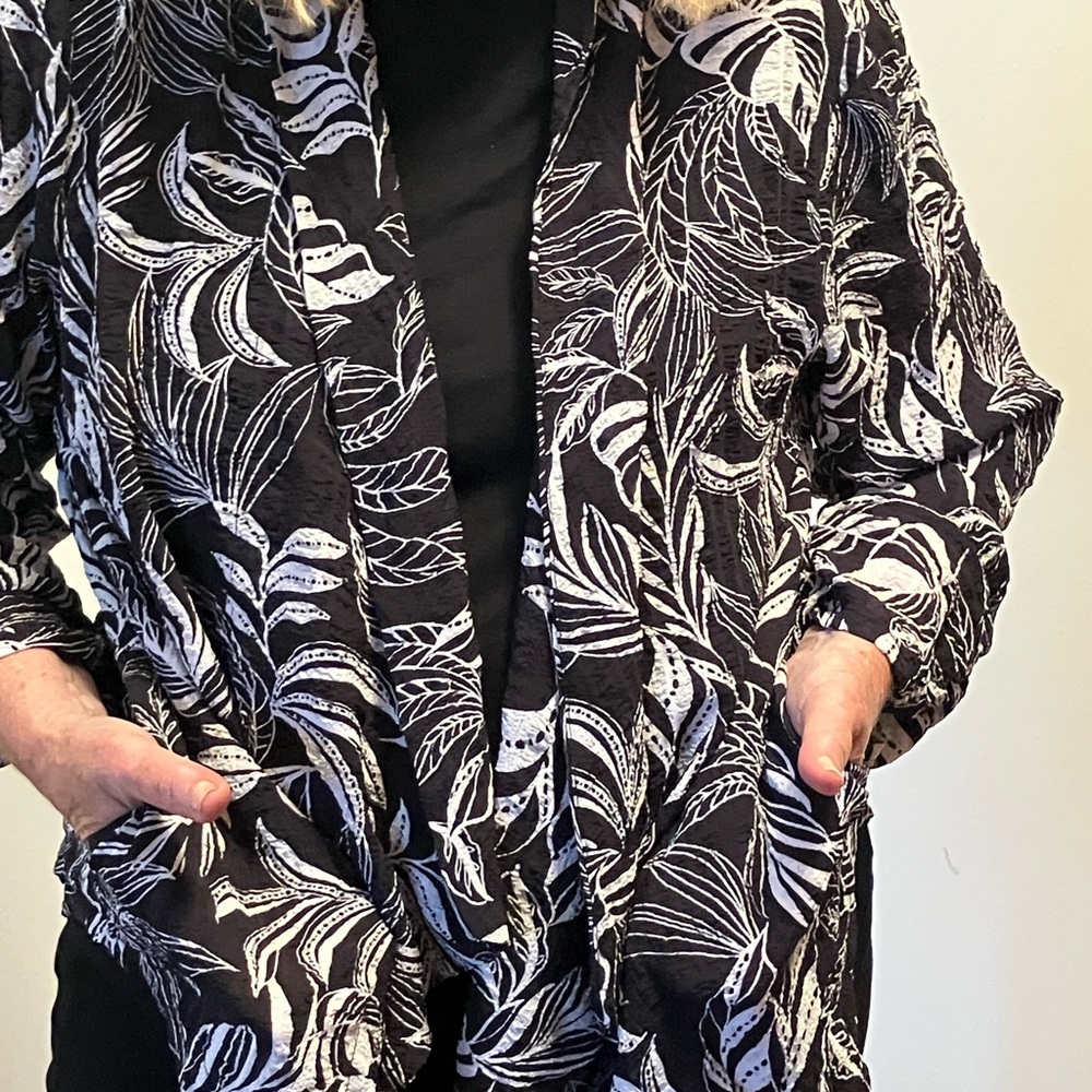 Susan Graver Black and White Leaf Print Jacket with Pockets 🥰